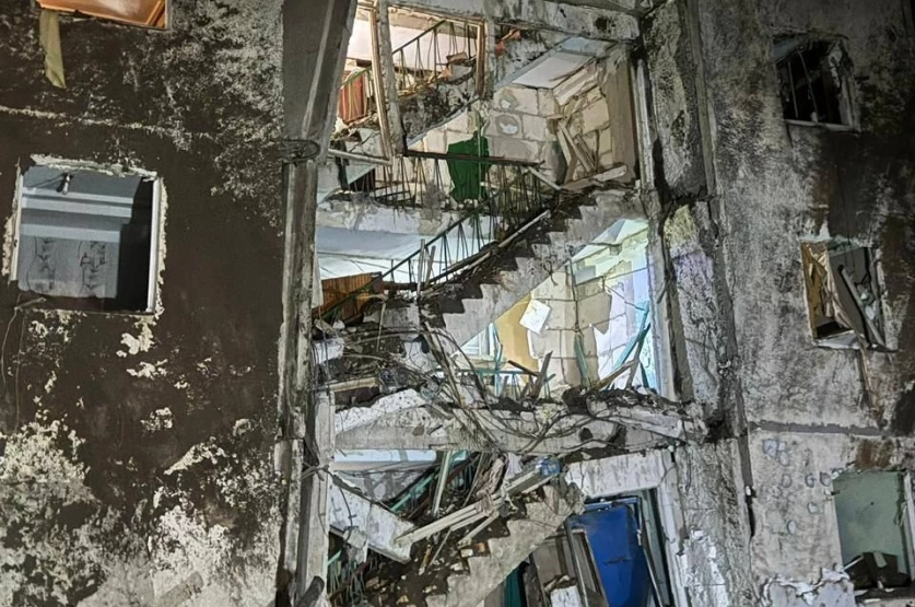 ԼՈՒՍԱՆԿԱՐ․ Խերսոնի բարձրահարկ շենքը՝ ռուսական ավիառումբի հարվածից հետո․ հոսպիտալացվել է 7-ամյա տղա