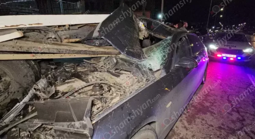ԼՈՒՍԱՆԿԱՐՆԵՐ․ Շղթայական ավտովթար՝ Երևանում. բախվել է 5 մեքենա
