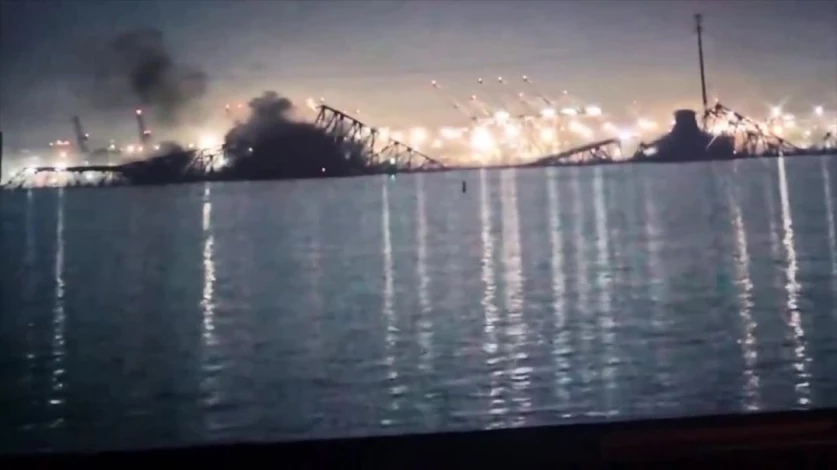 ՏԵՍԱՆՅՈՒԹ․ Տեսախցիկը ֆիքսել է՝ ինչպես է նավը բախվում կամրջին և փլուզում այն, մեքենաներն ընկել են ջուրը․ ԱՄՆ
