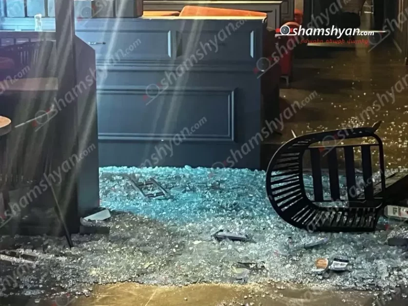 ԼՈՒՍԱՆԿԱՐՆԵՐ. Երևանում ՌԴ 2 քաղաքացի կոտրել են սրճարանի դռան ապակիները. հայտնի է պատճառը