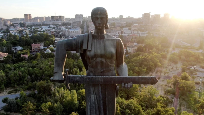 Օպերայի շենքն ու «Մայր Հայաստան» արձանը կլուսավորվեն