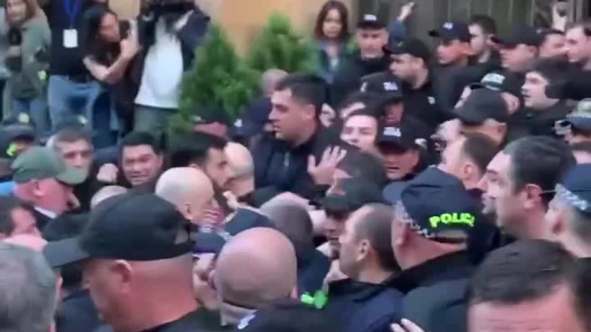ՏԵՍԱՆՅՈՒԹ․ Թբիլիսիում այս պահին բախումներ են տեղի ունենում ոստիկանների և ցուցարարների միջև