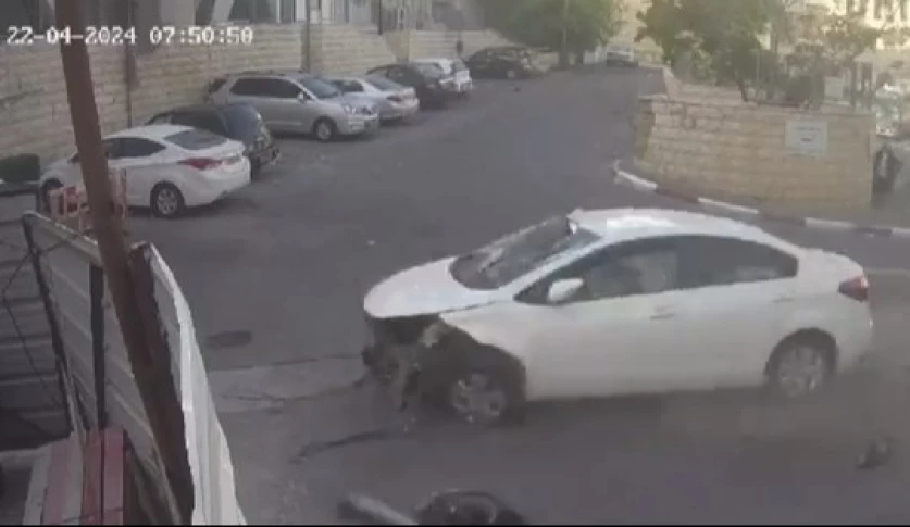 21+ ՏԵՍԱՆՅՈՒԹ․ Տեսախցիկը ֆիքսել է՝ ահաբեկիչները մեքենայով հարվածում, ապա փորձում են գնդակահարել մարդկանց․ Երուսաղեմ