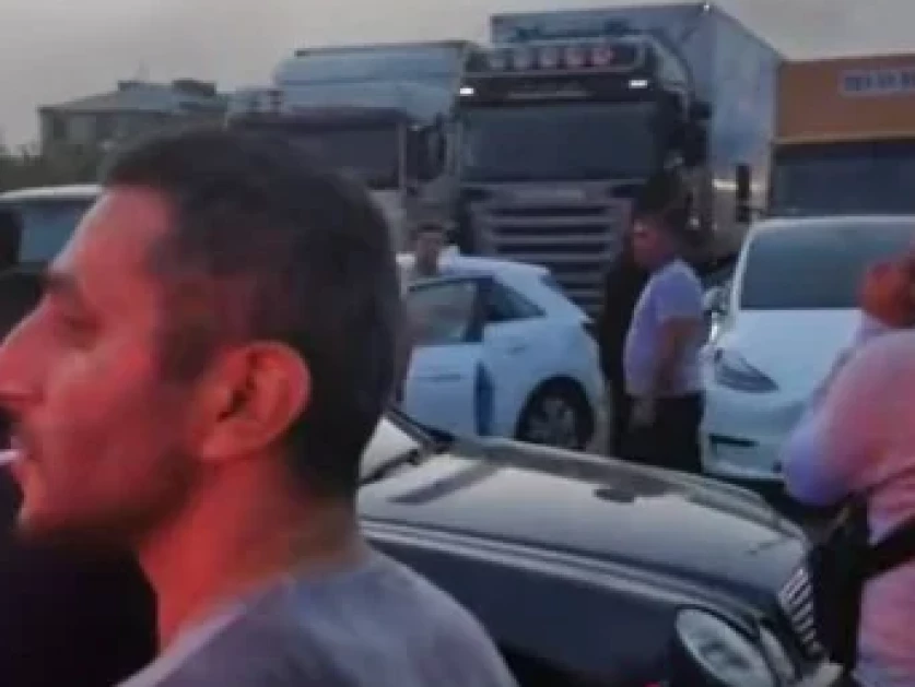 Քաղաքացիները Պռոշյանի հատվածում ինքնաբուխ փակել են Հյուսիս-Հարավ մայրուղին