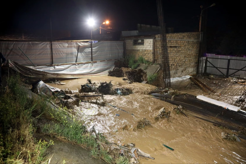 ԼՈԻՍԱՆԿԱՐՆԵՐ. Նոր Արեշ թաղամասում գետի հենապատի փլուզման հետևանքով ջրալցվել են հարակից տները
