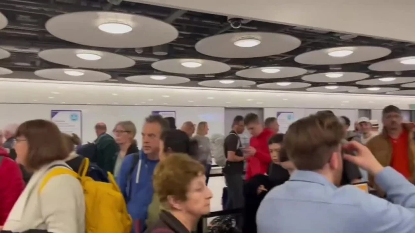 ՏԵՍԱՆՅՈՒԹ․ Բրիտանական բոլոր օդանավակայաններում քաոսային իրավիճակ է ստեղծվել․ հայտնի է պատճառը