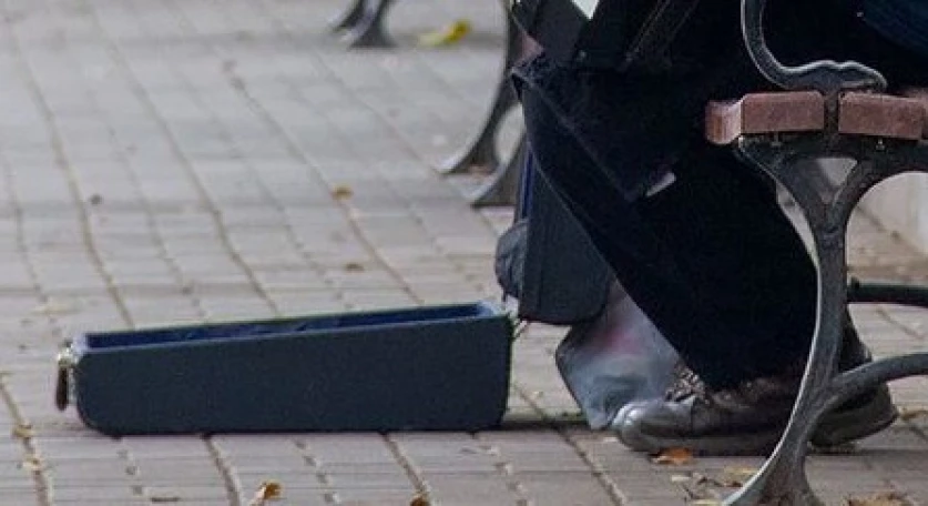 Երևանում 56-ամյա տղամարդը գողացել է փողոցում նվագողի՝ մետաղադրամներով լցված արկղը