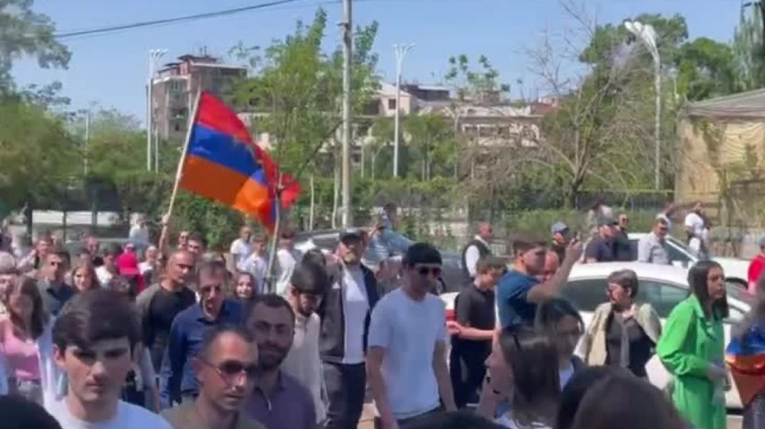 ՏԵՍԱՆՅՈՒԹ. Այս պահին Երևանում քաղաքացիները քայլերթ են իրականացնում