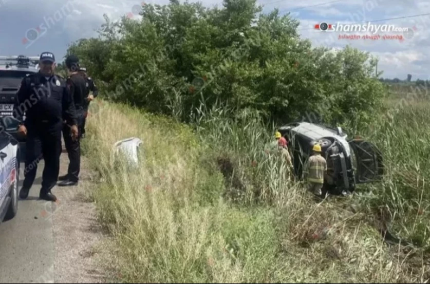 Երևան-Երասխ ճանապարհին «Toyota»-ն դուրս է եկել երթևեկելի գոտուց և հայտնվել դաշտում