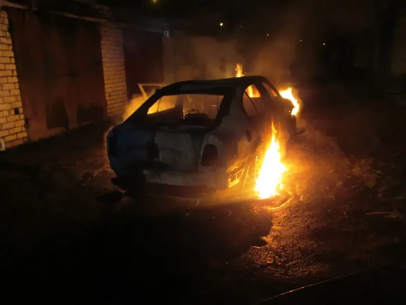 ԼՈՒՍԱՆԿԱՐՆԵՐ․ Երևանում հրդեհվել է տիկտոկեր «Լևոն Արքա»-ի ավտոմեքենան