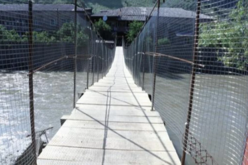 Աղետից տուժած Քարկոփ բնակավայր տանող հետիոտնային ճոճվող կամուրջը սկսել է շահագործվել