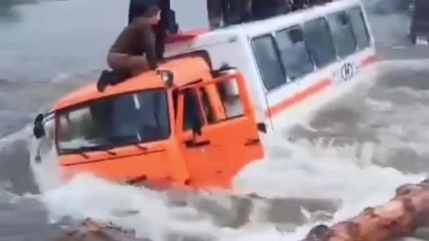 ՏԵՍԱՆՅՈՒԹ․ Մարդկանց տեղափոխող ավտոմեքենան հայտնվել է գետի մեջ․ ՌԴ