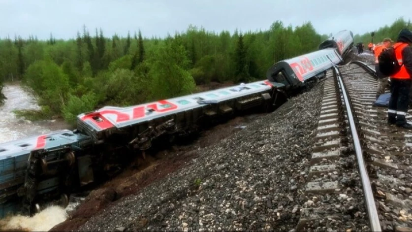 ՏԵՍԱՆՅՈՒԹ. Շրջված գնացքի վագոնի տակ տղամարդու դի է հայտնաբերվել. մանրամասներ` ՌԴ-ում տեղի ունեցած վթարից