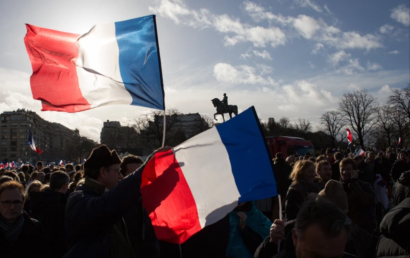 Ֆրանսիայում խորհրդարանական ընտրություններ են. ընտրողների մասնակցությունը 20%-ով ավելի է, քան երկու տարի առաջ էր. Le Figaro