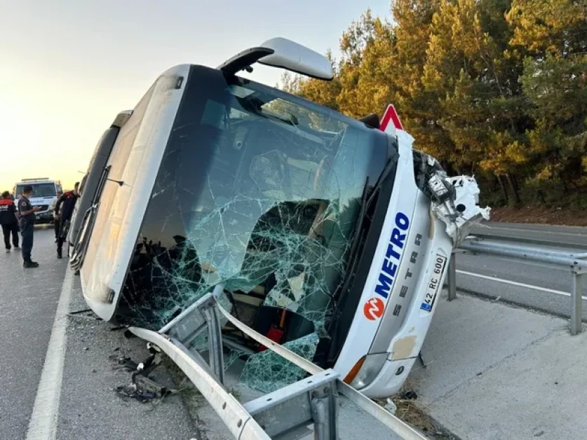 Թուրքիայում մարդատար ավտոբուս է կողաշրջվել. կան վիրավորներ