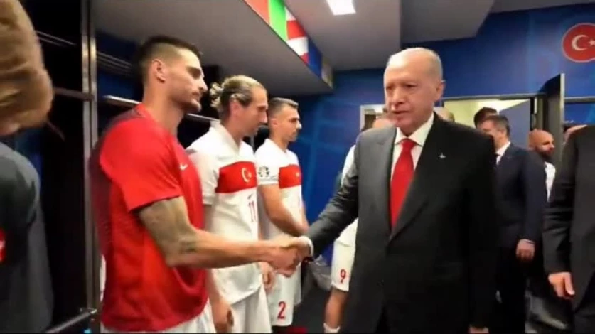 ՏԵՍԱՆՅՈՒԹ. Էրդողանը հանդերձարանում հանդիպել է Թուրքիայի հավաքականի ֆուտբոլիստների հետ