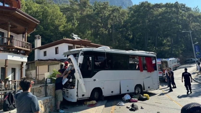 ԼՈՒՍԱՆԿԱՐՆԵՐ. Թուրքիայում զբոսաշրջիկներով ավտոբուս է վթարվել․ կան զոհեր և տասնյակ վիրավորներ