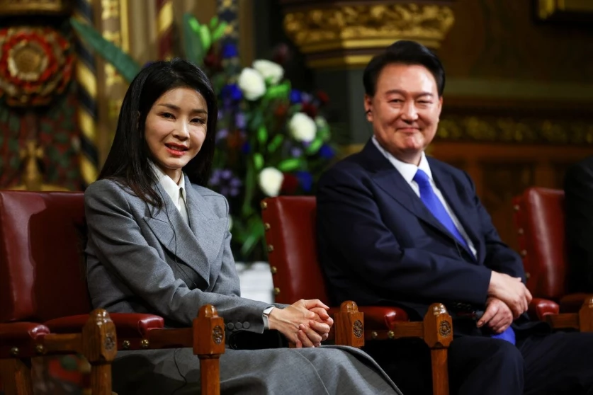 Հարավային Կորեայի նախագահի կնոջը 12 ժամ հարցաքննել են նվեր ստացած Dior պայուսակի պատճառով