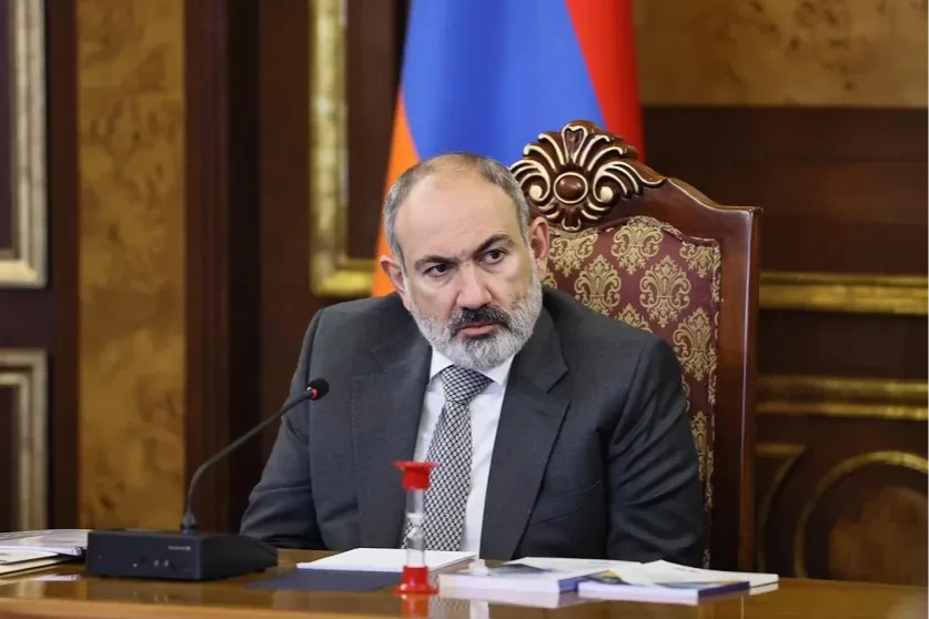 Ասել եմ՝ ինձ էս պահին ոչ մի կարծիք չի հետաքրքրում, և ես էս թուղթը ստորագրելու եմ․ Փաշինյան