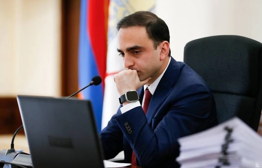 Օպերայի տարածքում սրճարան է ապամոնտաժվել