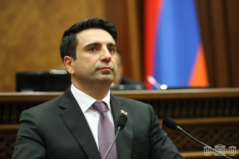 Գոնե դու, ա՛յ քաքլան, մի խոսի. Ալեն Սիմոնյան