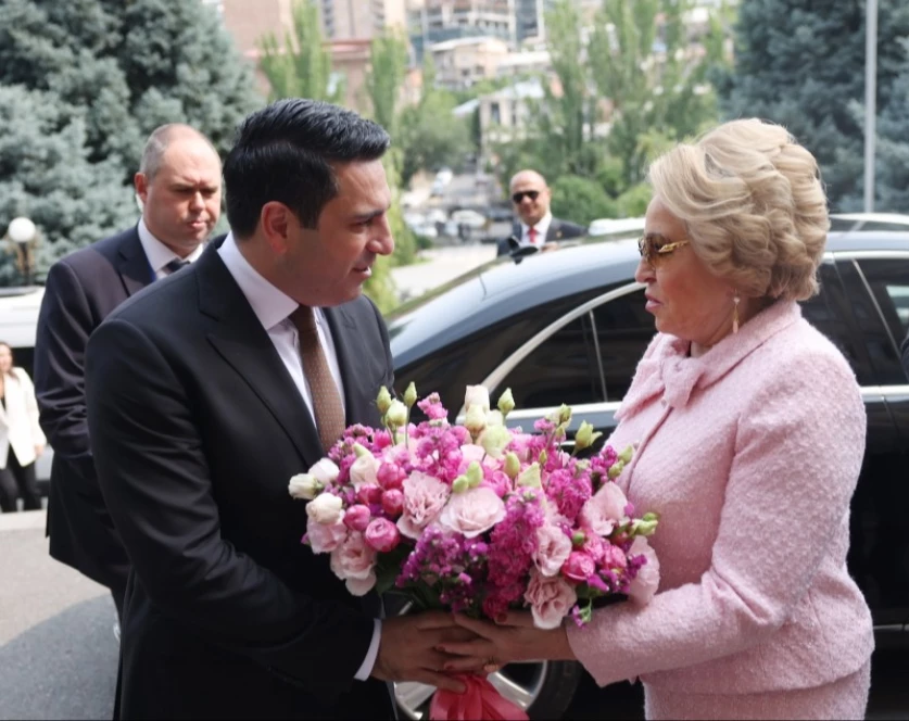 Ինչ է նվիրել Մատվիենկոն Ալեն Սիմոնյանին