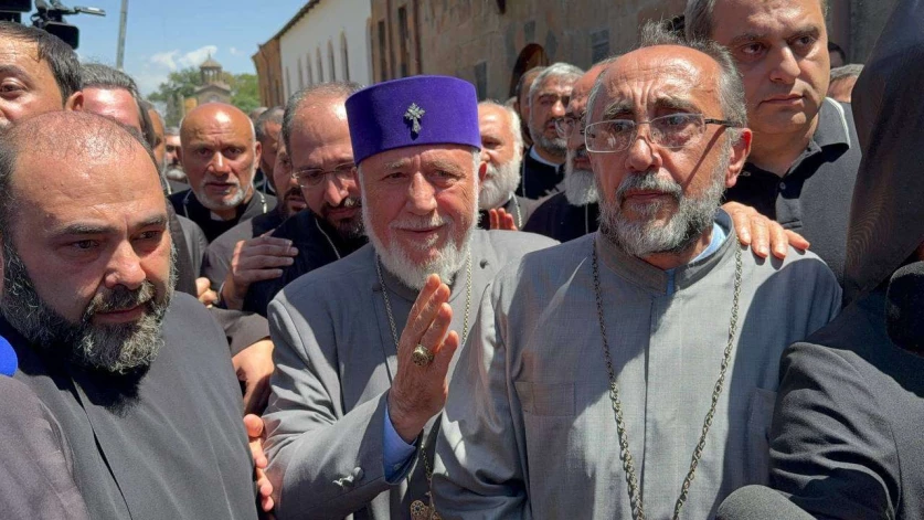 Սրբազանը Կաթողիկոսի հետ վերադարձել է  Վեհարան