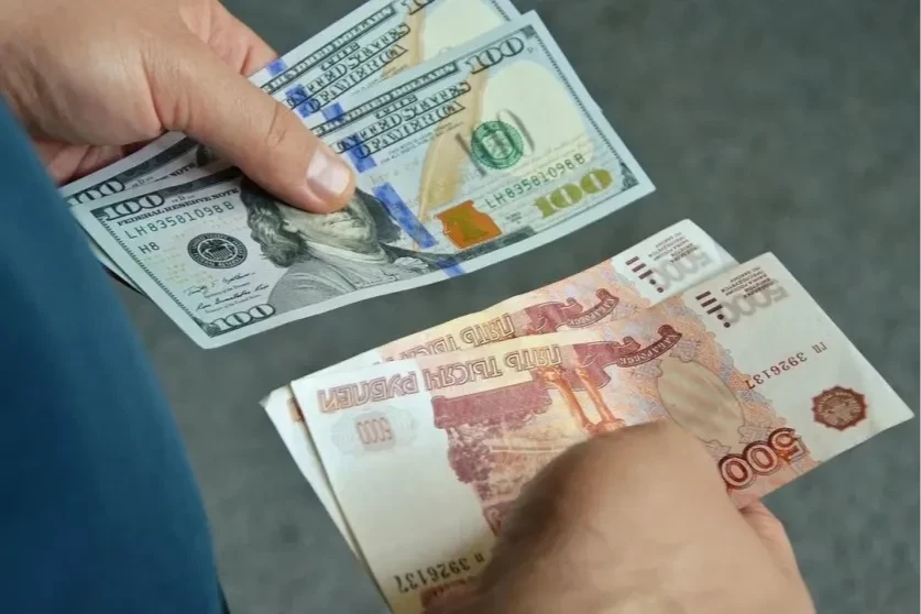 Ռուբլին՝ թանկացել Է, դոլարը` էժանացել․ փոխարժեքը՝ այսօր