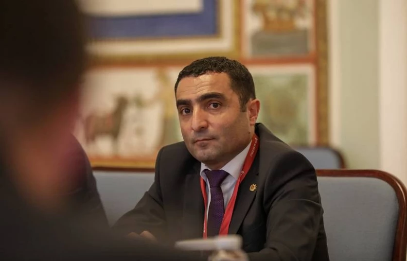 Ռոմանոս Պետրոսյանը գրառում է կատարել` պաշտոնից ազատվելու հետ կապված