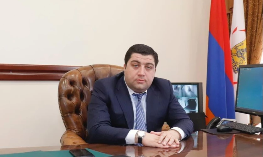 Կալանավորված Արաբկիր վարչական շրջանի ղեկավար Արամ Ազատյանը վերադարձել է աշխատանքի