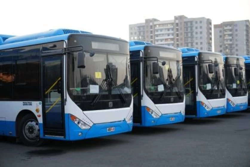 Ավտոբուսների արանքում քաղաքացի է մնացել