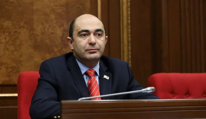 Լավ իմանալով, որ գտնվում ենք երկու հզոր բանակների  նշանառության տակ, թույլ ենք տալիս, որ մեզ խաբեն․ Մարուքյան