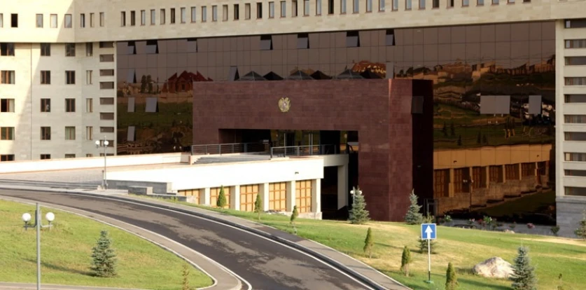ՊՆ-ն՝ հրազենային վիրավորումով հոսպիտալ տեղափոխված զինծառայողի մասին