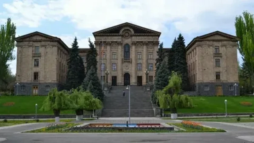 Ազգային ժողովը  շարունակում է զարմացնել հանրությանը իր առանձնահատուկ գնումներով․ «Ժողովուրդ»