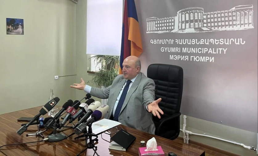Լարված իրավիճակ՝ Գյումրիի համայնքապետարանում․ Ղուկասյանին պառկեցրել հատակին ու ձերբակալել․ ABC Media