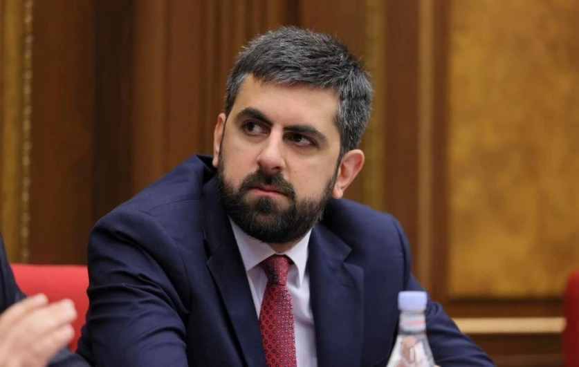 Միութենական պետությունում ով կաշառք չի վերցնում, սրիկա շան որդի է. Խանդանյանը` Վարդան Ղուկասյանը մասին