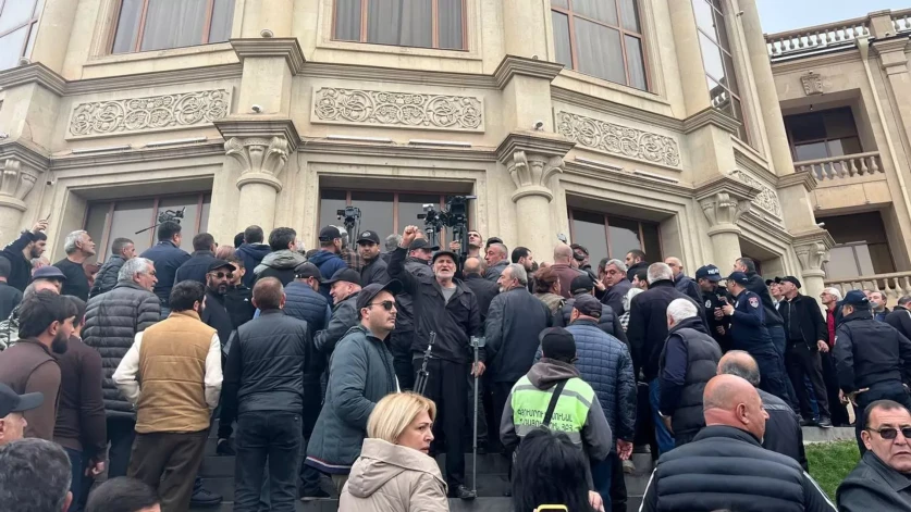 Փարաքարի սպանված համայնքապետի ճակատագիրը սպառնում է մյուս ընդդիմադիր համայնքապետերին. Գյումրու ավագանու ՀԿԿ խմբակցություն