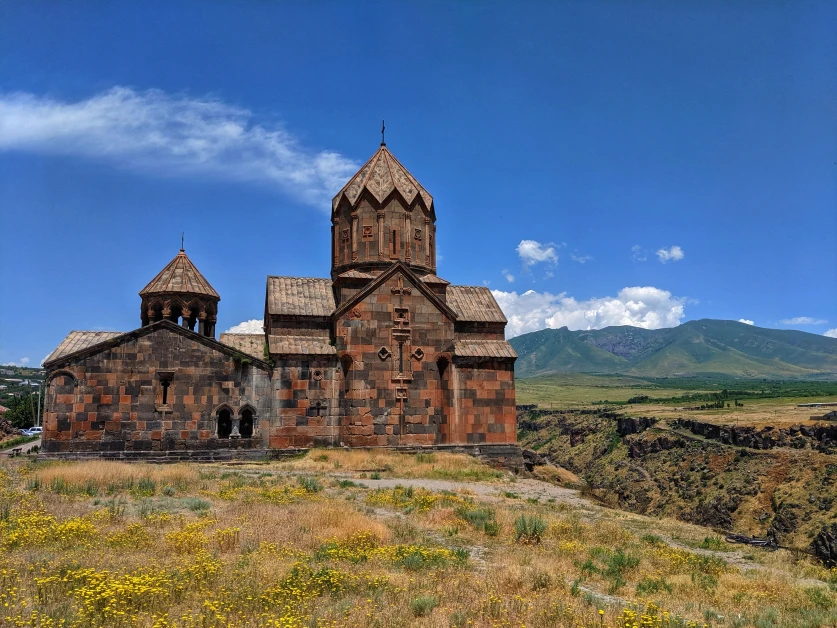 Ոստիկանները հսկողության տակ են վերցրել Հովհաննավանքի եկեղեցին