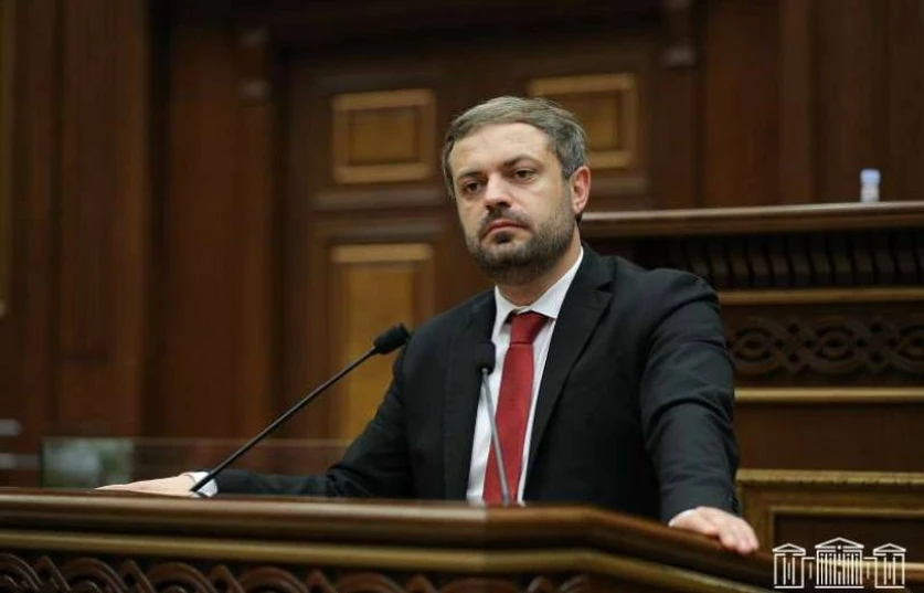 90-ականներին գործարանները թալանվեցին ու երկաթի ջարդոն դարձան․ Պապոյանը՝ Նարեկ Կարապետյանին