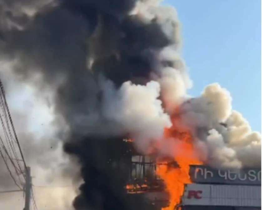 Կոմիտասում Հայտարարվել է հրդեհի բարդության «Թիվ 3 կանչ». մարդիկ են տարհանվել