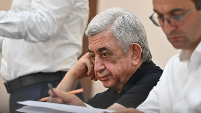 7 երգ գիտի, 7-ն էլ մեղրի մասին. Դավոյանը՝ Սերժ Սարգսյանի մասին