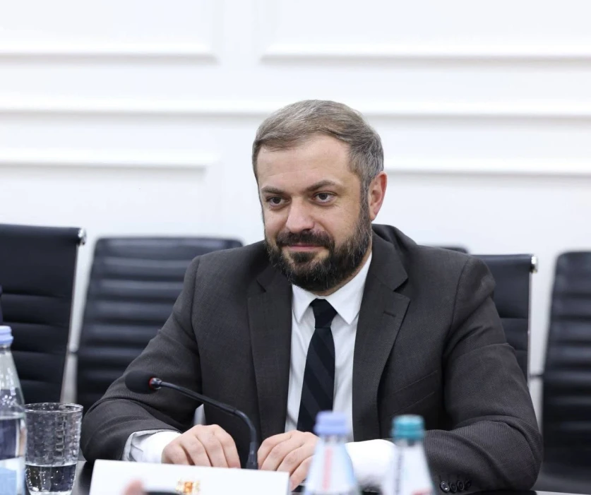 Գևորգ Պապոյանը Թբիլիսիի գործընկերոջ հետ քննարկել է Վրաստանով հայկական կոնյակով բեռնված մեքենաների անխոչընդոտ անցման հարցը