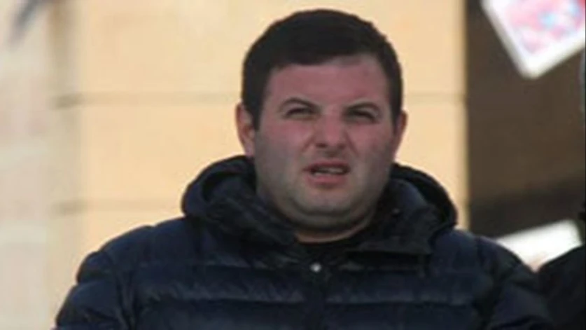 Դիմակավորված ոստիկանները անհայտ ուղղությամբ տարել են Գյումրու քաղաքապետ Վարդան Ղուկասյանի որդուն