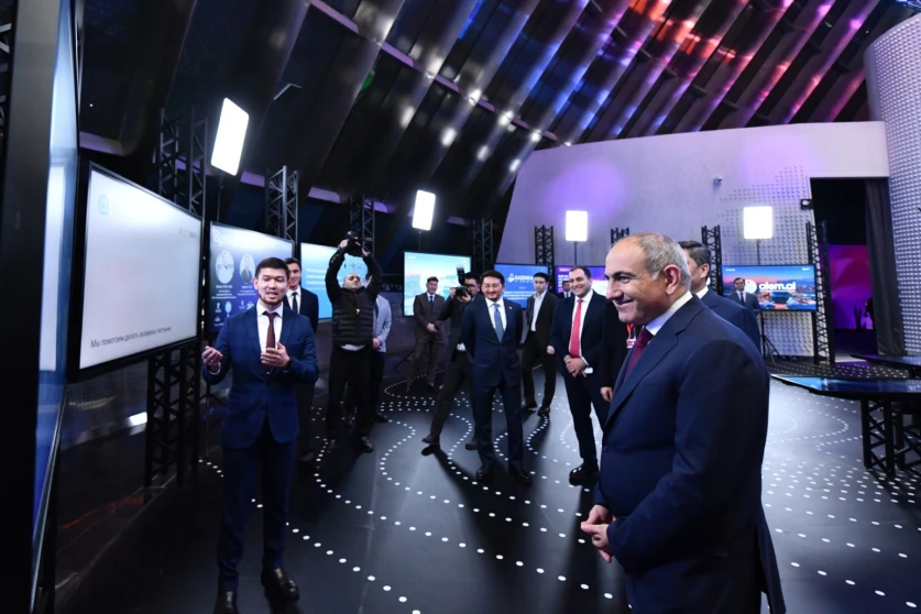 Վարչապետն Աստանայում այցելել է արհեստական բանականության կենտրոն