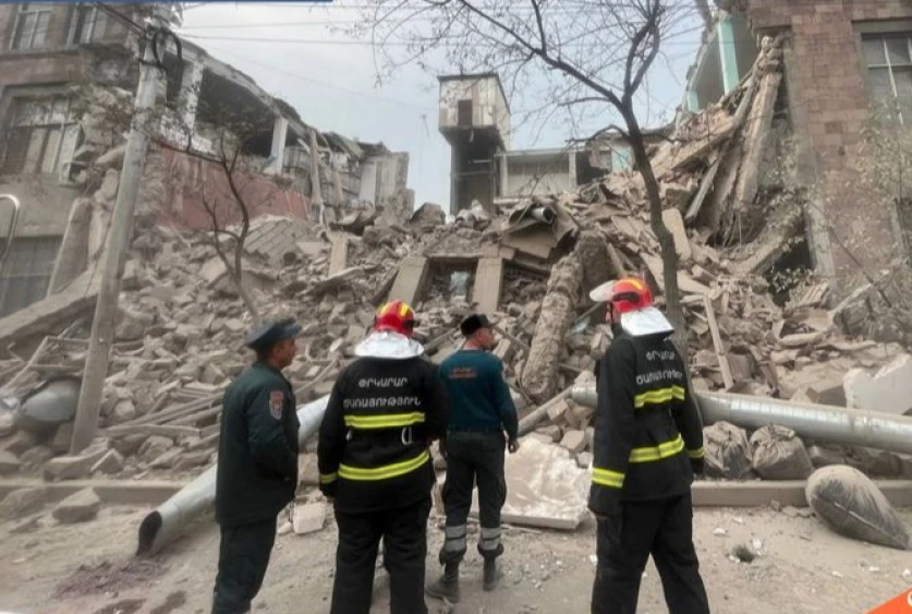 Կողքի մասնաշենքից մարդկանց տարհանել ենք. նոր մանրամասներ շենքի փլուզումից