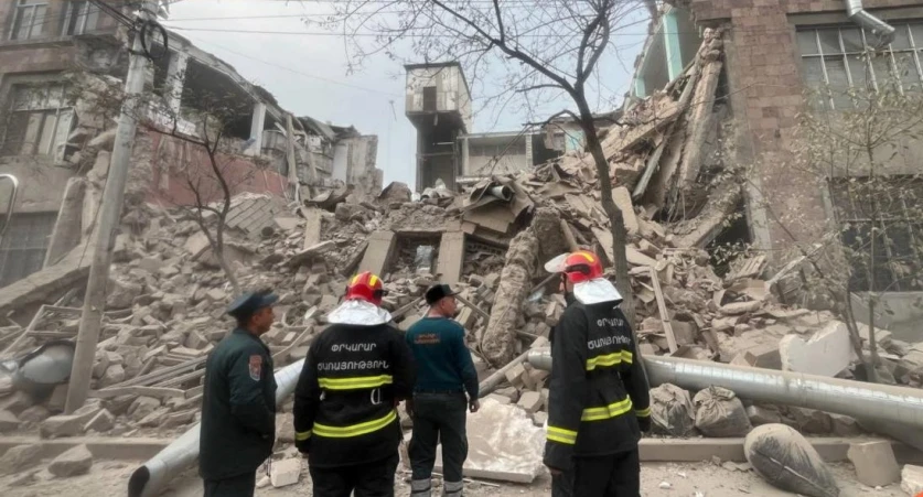 Շիրակի 1/68 շենքի հետագա փլուզումը կանխելու նպատակով բեռնատարների մուտքը ժամանակավորապես արգելվում Է. ՆԳՆ