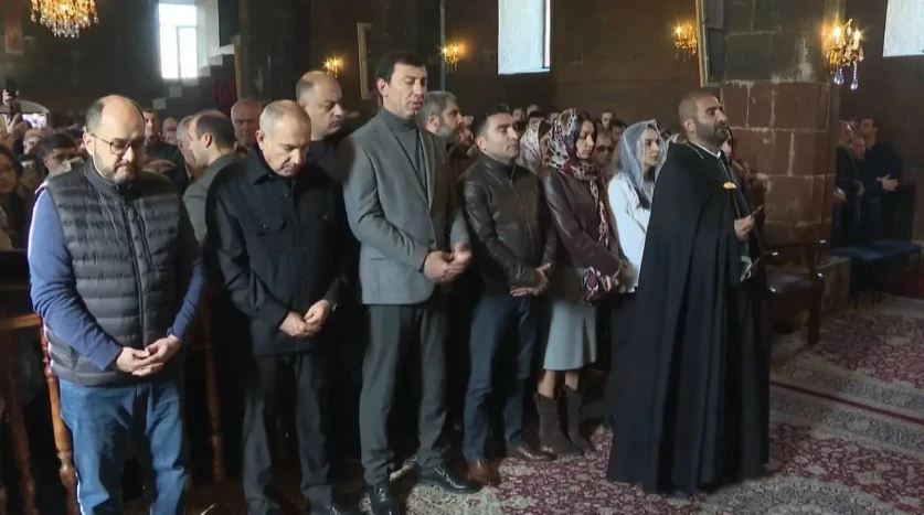 Ինչ սկզբունքով է վարչապետն ընտրում եկեղեցի` պատարագին մասնակցելու համար. ՔՊ քարտուղարը պարզաբանել է