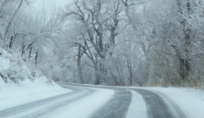Վարդենյաց լեռնանցքում և Սարավան-«Զանգեր» կոչվող հատվածում տեղում է ձյուն