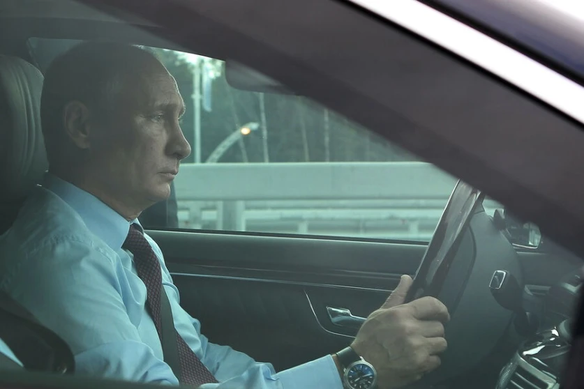 Պուտինը վարում է մեքենա և հաճույքով է դա անում. Պեսկով