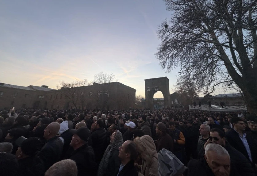 Մայր Աթոռի տարածքից ոչ ադեկվատ և սադրիչ վարքագիծ դրսևորող 5 անձ հեռացվել է. ՆԳՆ խոսնակ